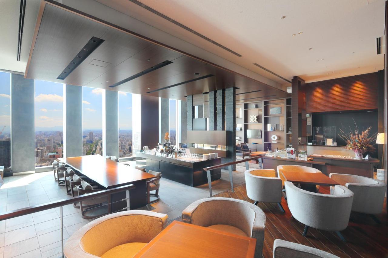 Nagoya Prince Hotel Sky Tower Luaran gambar The Club at the top of the building