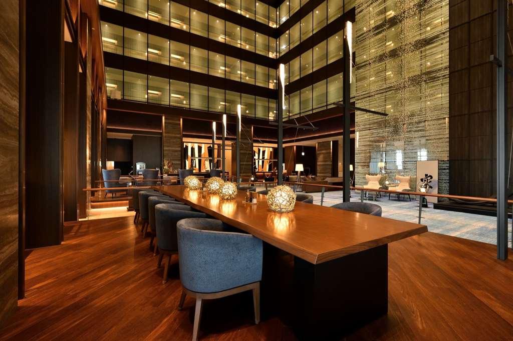 Nagoya Prince Hotel Sky Tower Restoran gambar The lobby of the hotel