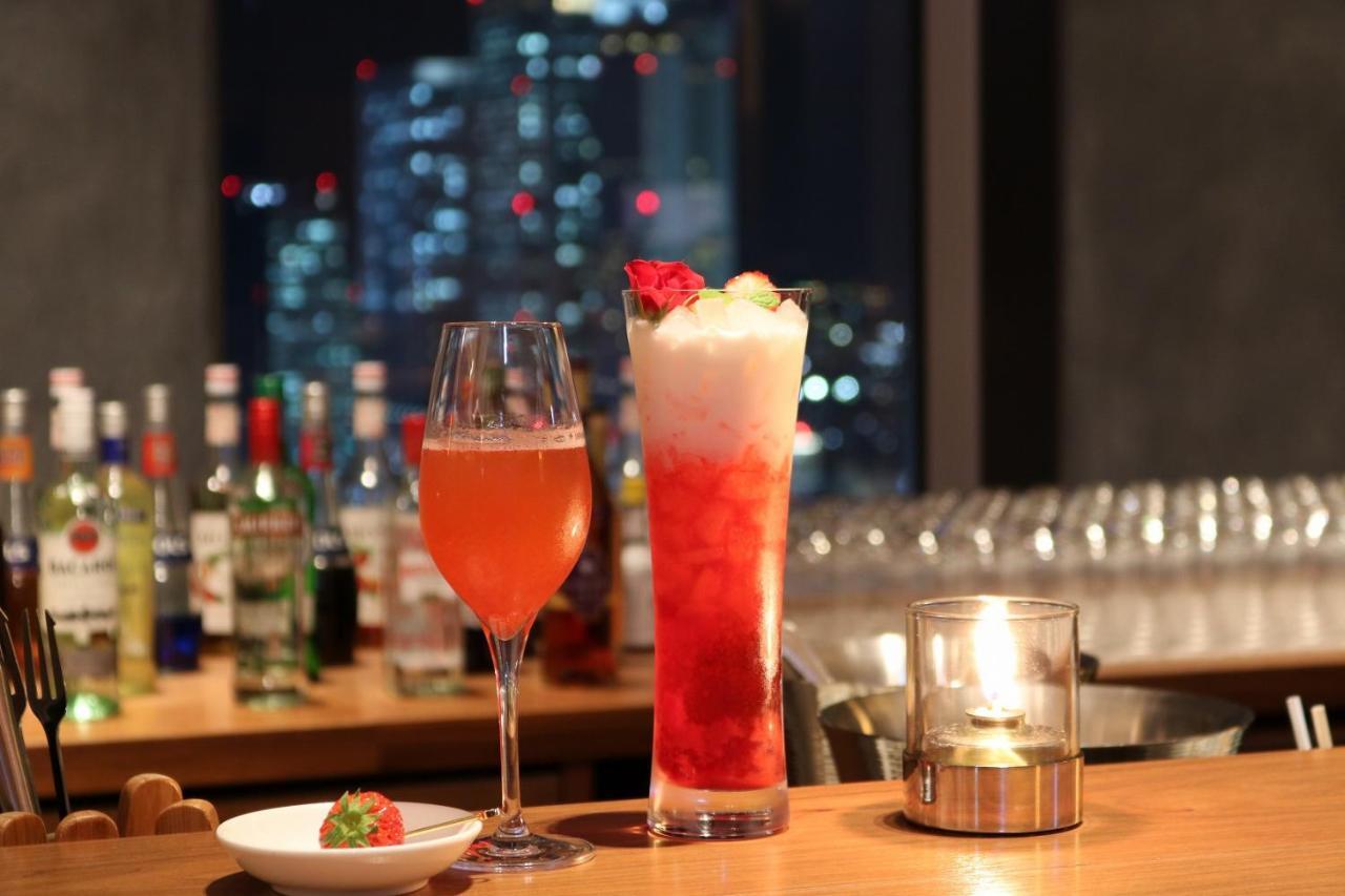 Nagoya Prince Hotel Sky Tower Bilik gambar A cocktail at the bar